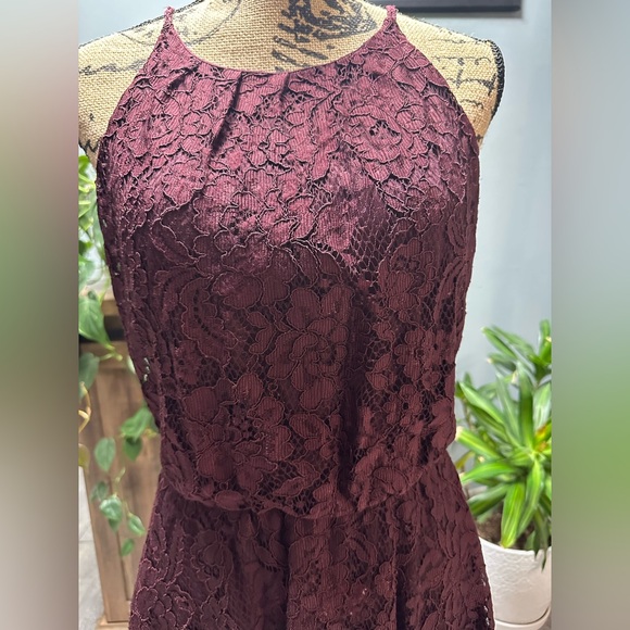 Women’s lace maroon dress, size small. - Picture 3 of 4